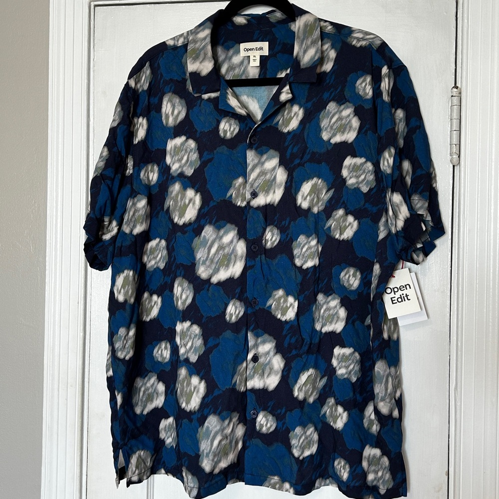 NWT Relaxed Men's Navy Floral Camp Shirt